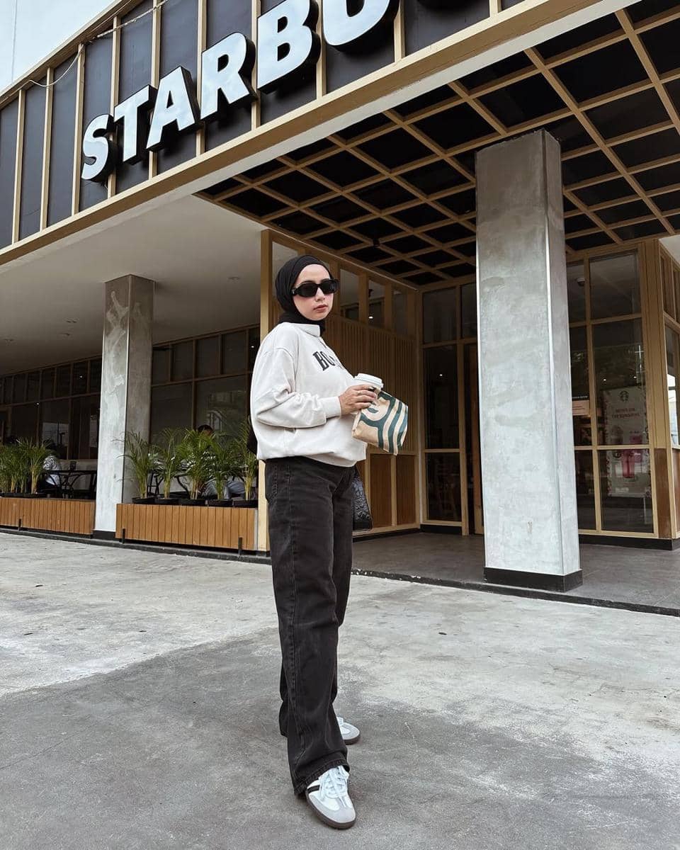 inspirasi mix and match dengan sneakers ala Joyagh 