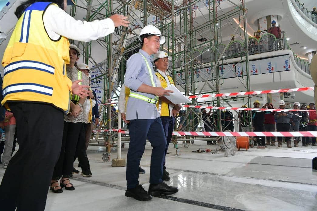 Wakil Presiden (Wapres) RI, Gibran Rakabuming meninjau pembangunan Masjid Negara Ibu Kota Nusantara (IKN), Kalimantan Timur