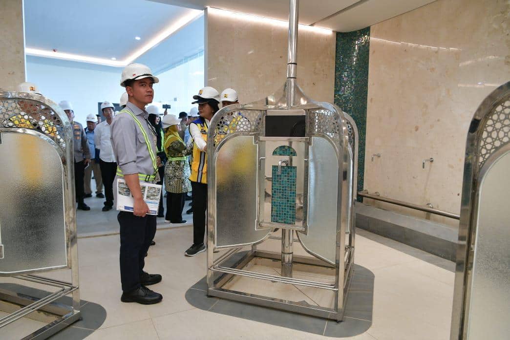 Wakil Presiden (Wapres) RI, Gibran Rakabuming meninjau pembangunan Masjid Negara Ibu Kota Nusantara (IKN), Kalimantan Timur