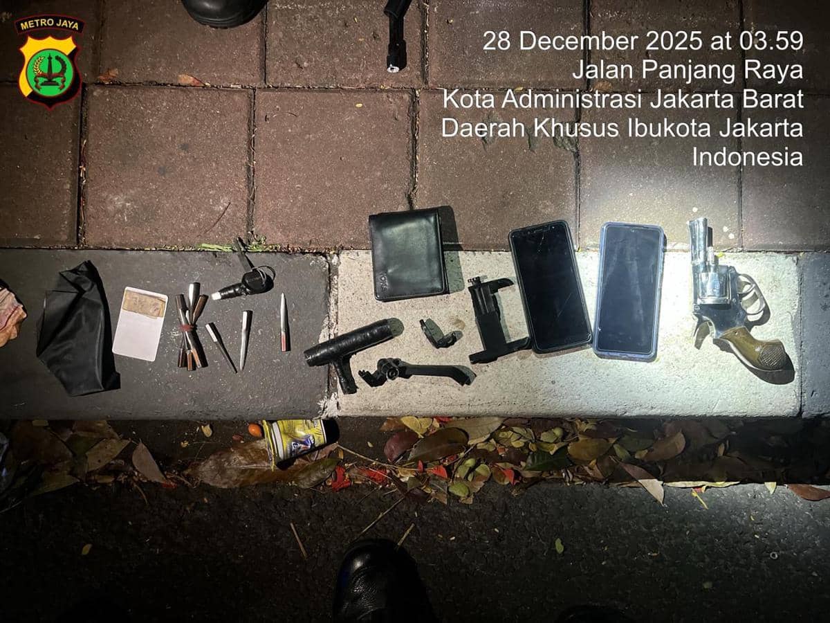 Polisi Tangkap 2 Warga Lampung Bawa Senjata Api Rakitan di Jakbar