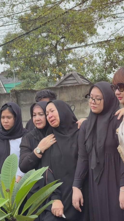 Pemakaman Ayah Gilang Dirga (instagram.com/irfanhakim75)