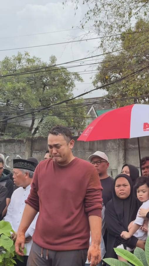 Pemakaman Ayah Gilang Dirga (instagram.com/irfanhakim75)