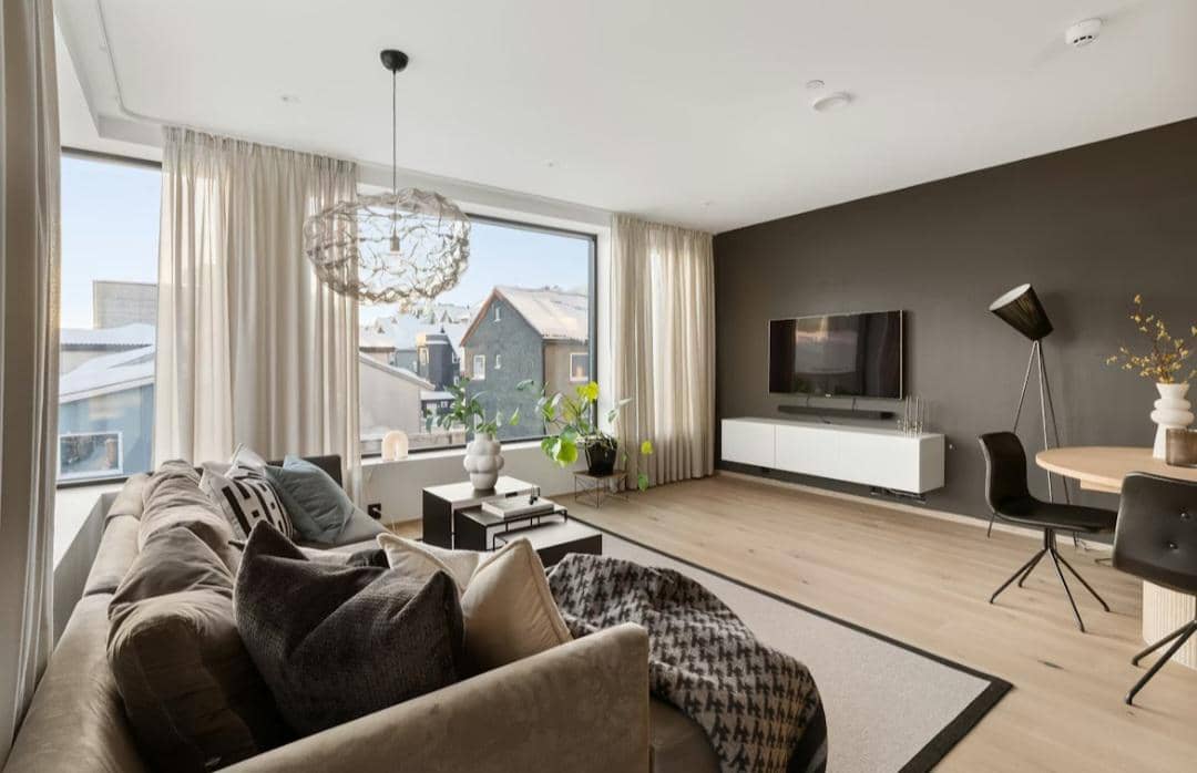 5 Paduan Cat Warna Hitam untuk Ruang Tamu yang Elegan dan Modern