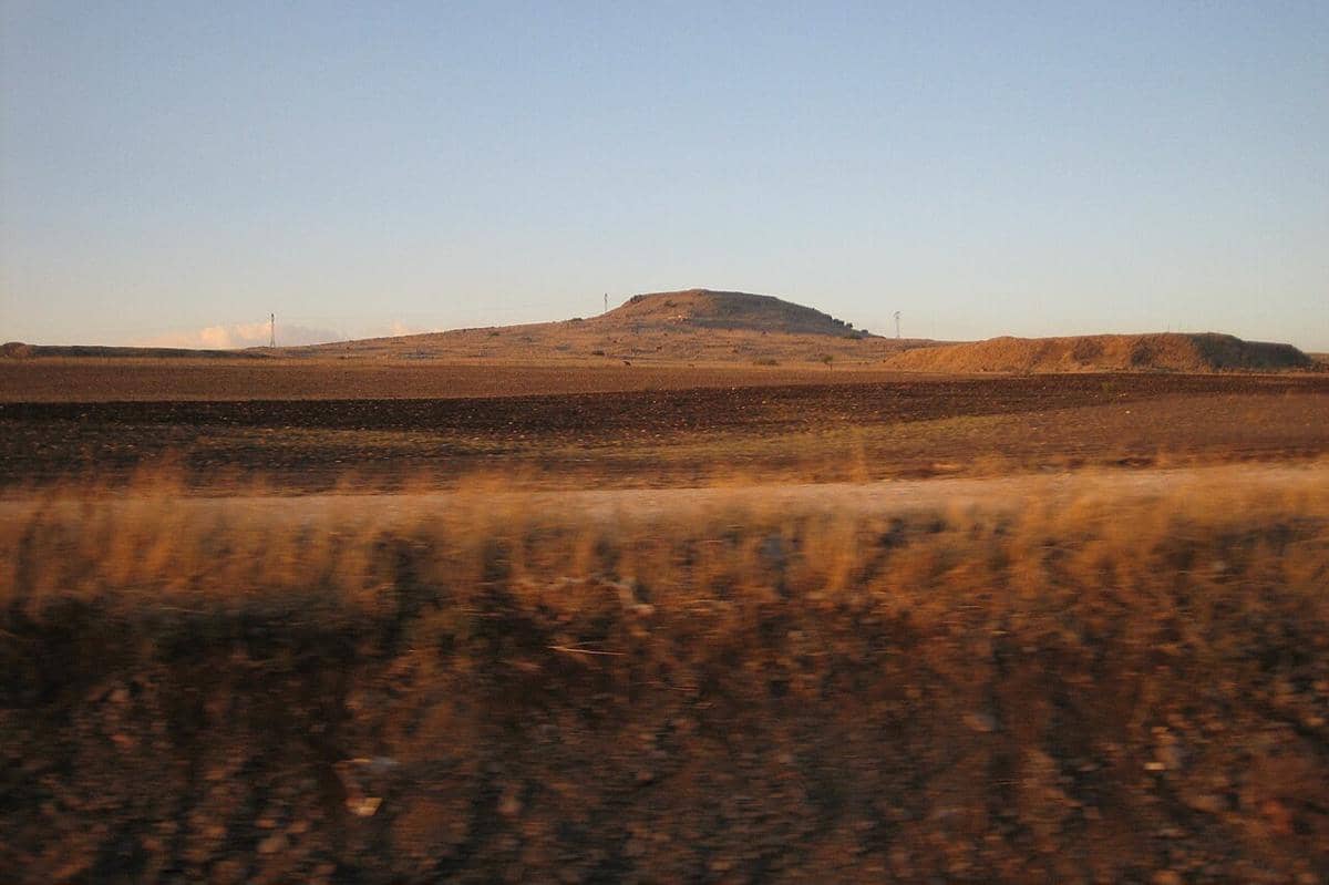 Tanduk Hattin (Israel), medan pertempuran tempat Sultan Saladin mengalahkan pasukan Tentara Salib pada tahun 1187.