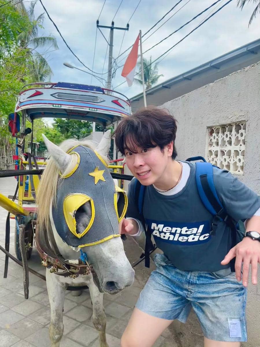 potret P.O Block B liburan di Gili Trawangan