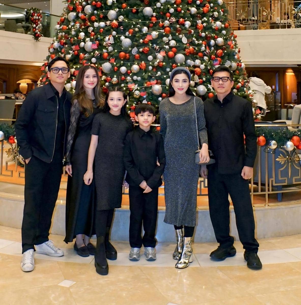 dinner tahun baru 2026 keluarga Hermansyah (instagram.com/ashanty_ash)