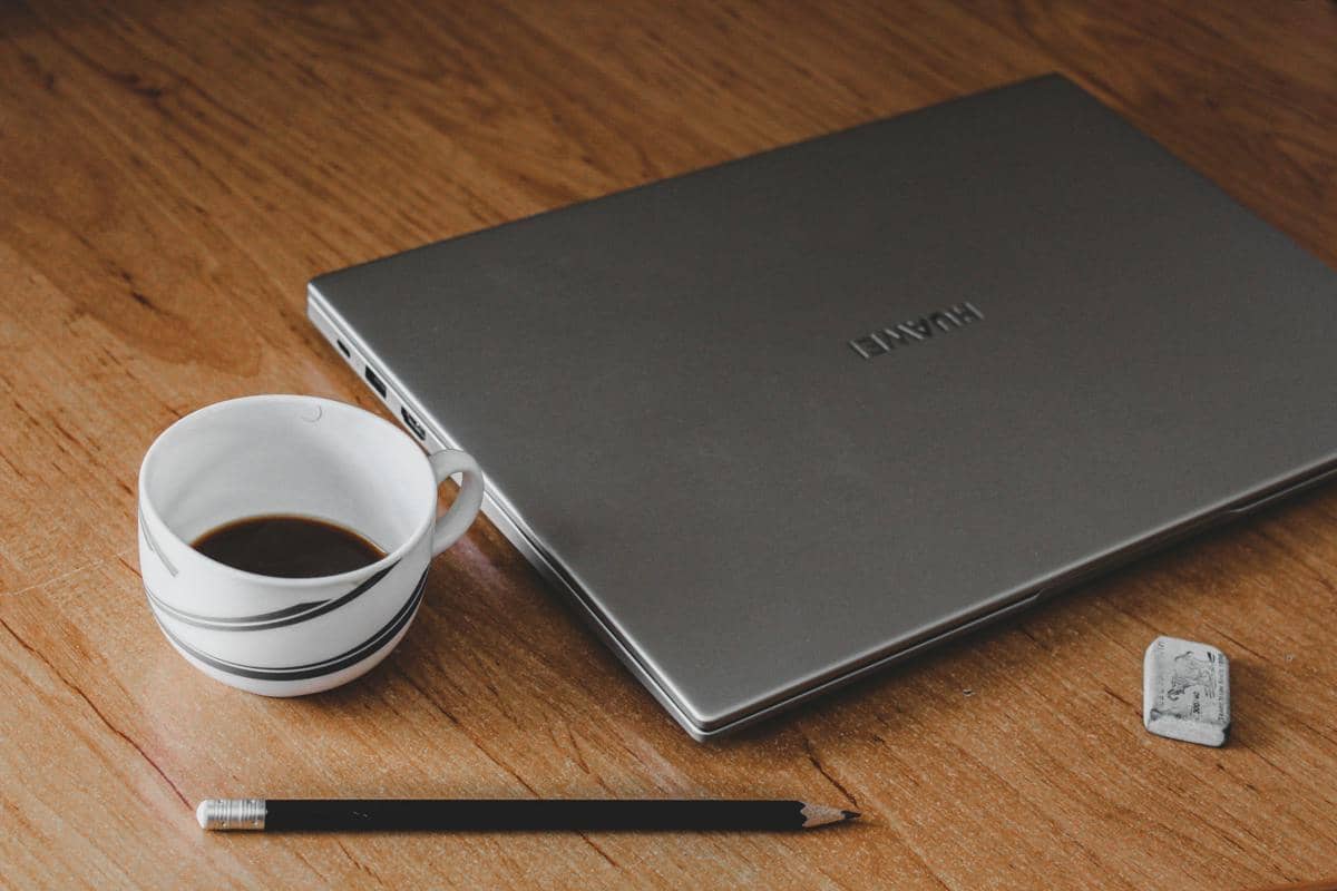 ilustrasi laptop windows 11