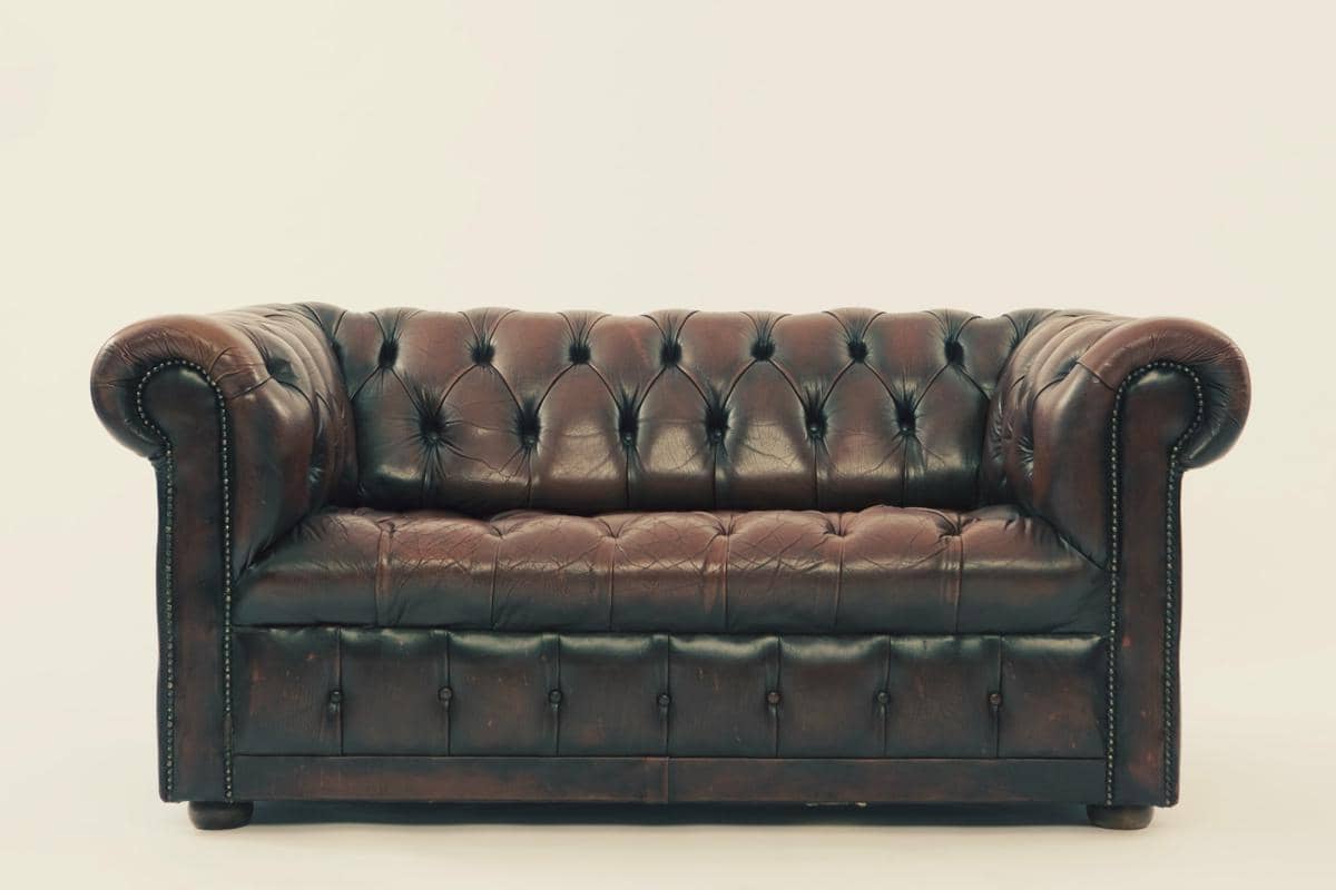 Ilustrasi sofa chesterfield