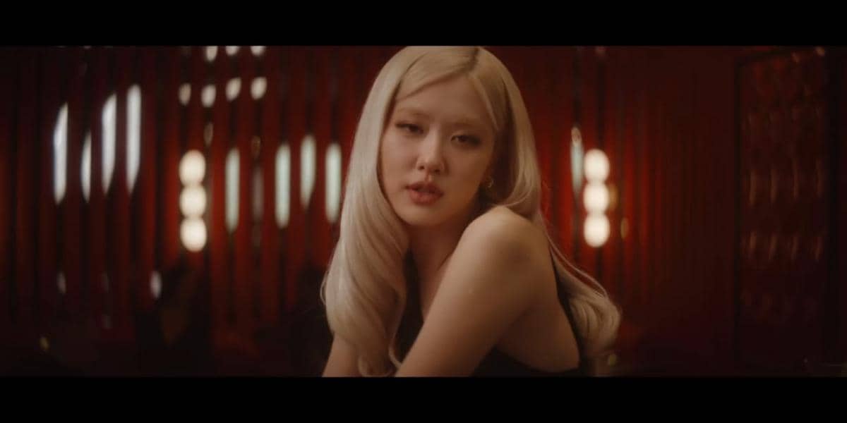 Cuplikan MV Messy dari ROSE