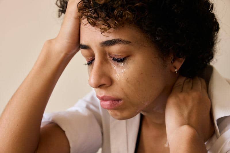 ilustrasi menangis frustasi