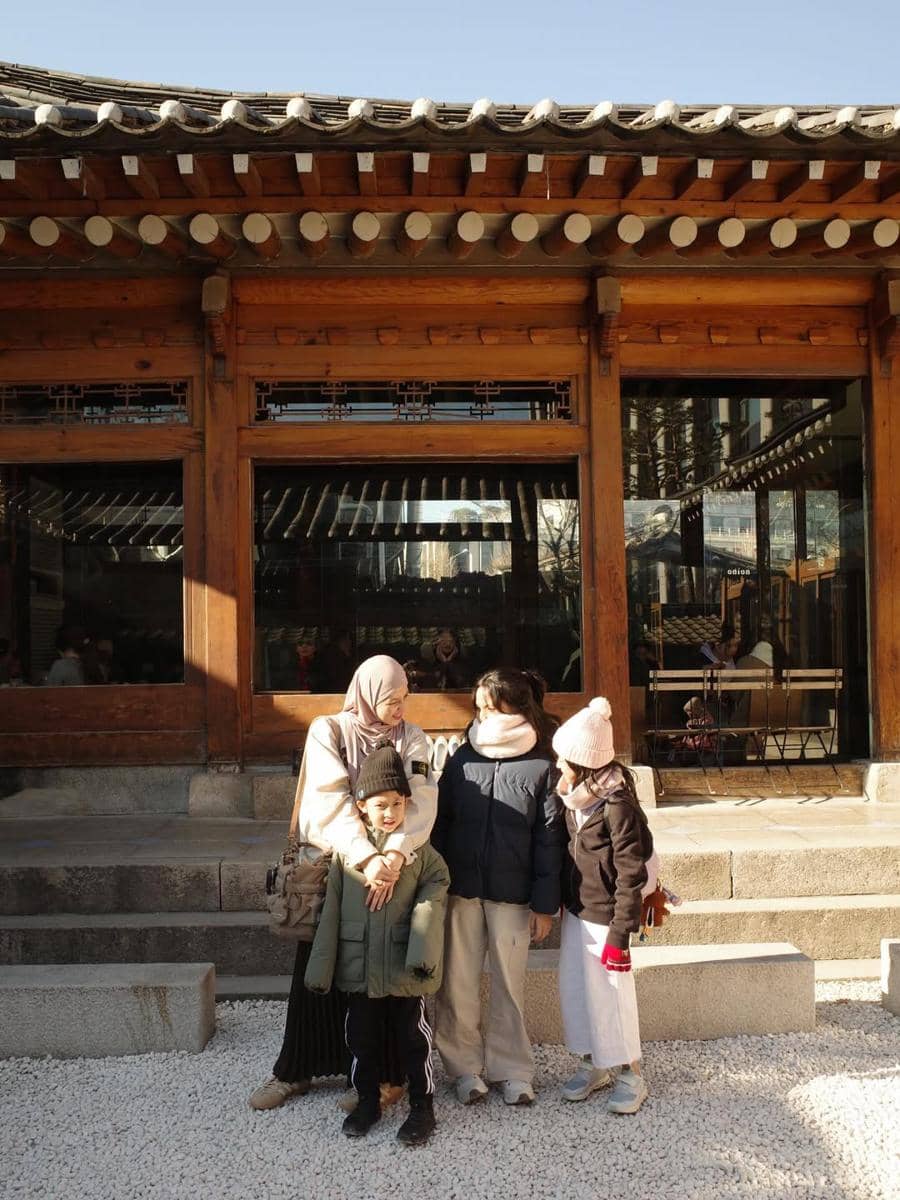 Natasha Rizky liburan ke Korea Selatan bareng 3 buah hati