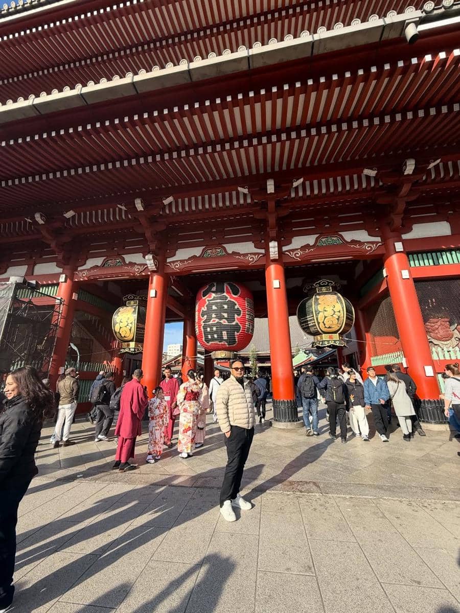 Keluarga Meisya Siregar jalan-jalan di Kuil Sensoji, Tokyo