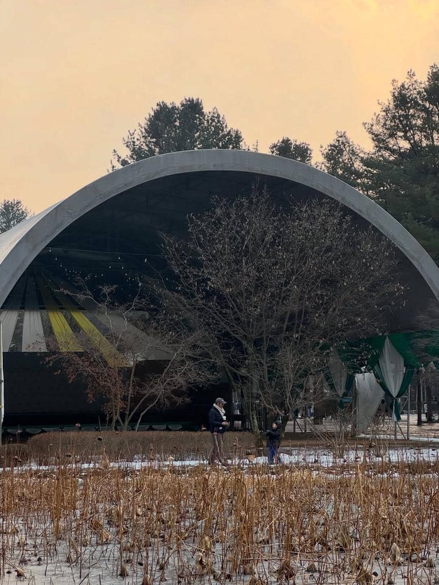 Keluarga Zaskia Adya Mecca jalan-jalan di Pulau Nami.