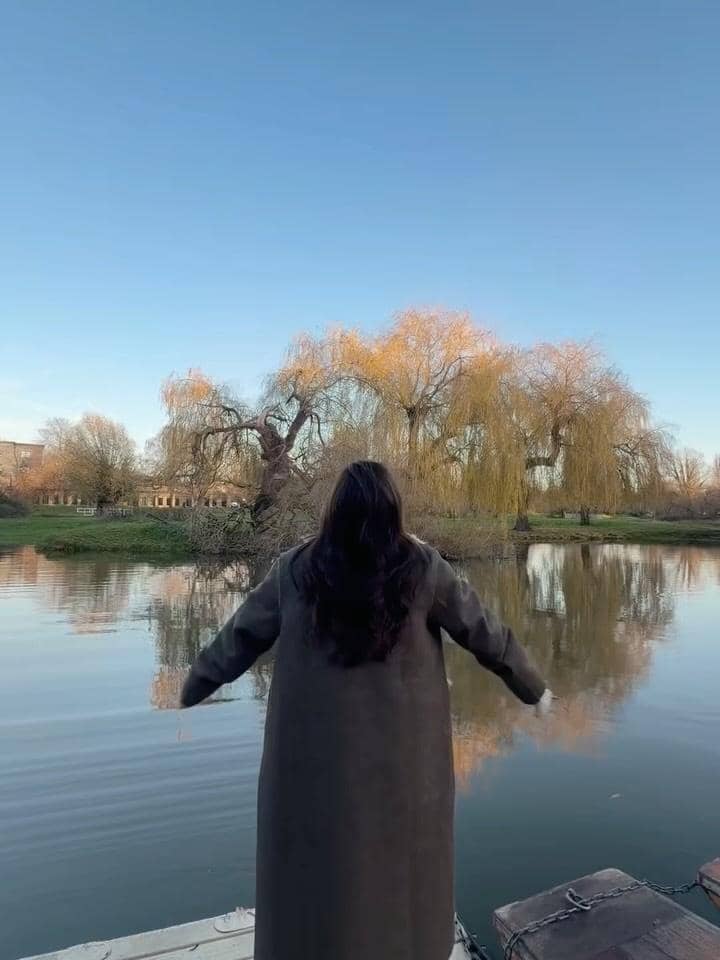 Ghea Youbi saat mengunjungi museum Fitzwilliam di Cambridge.