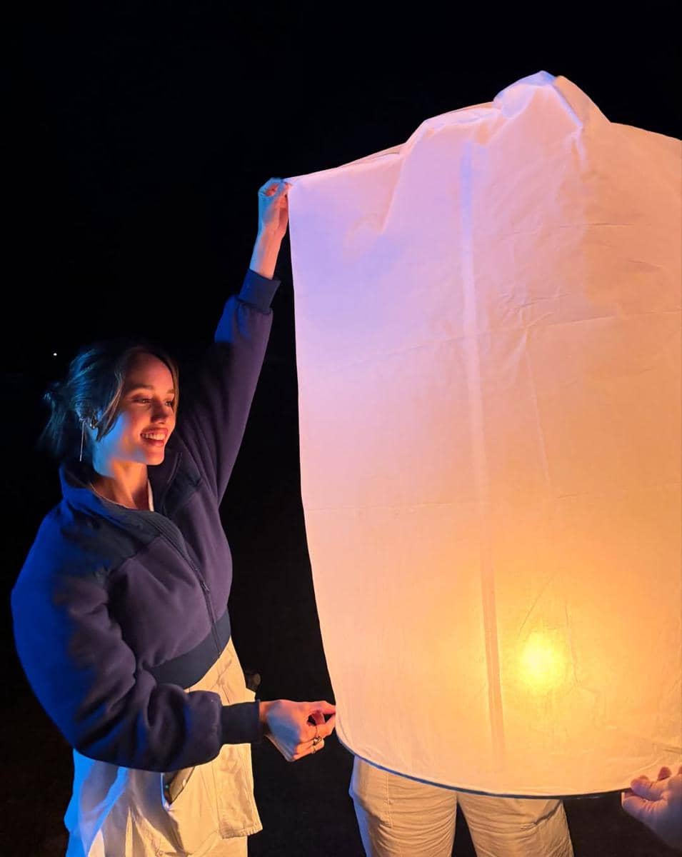 Cinta Laura ikut meditasi di Thailand.