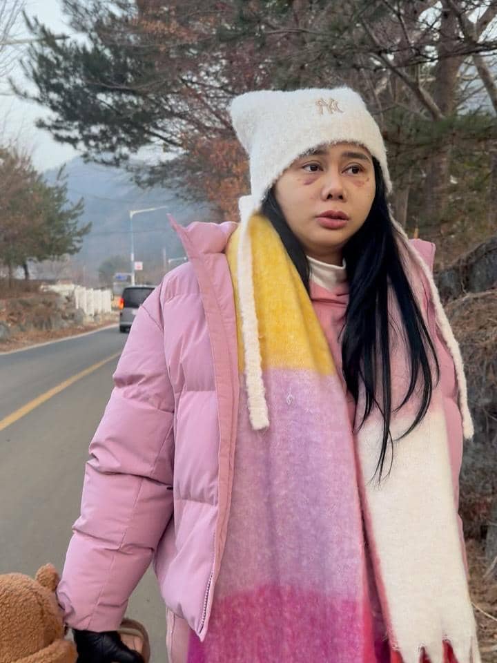 Denise Chariesta jalan-jalan di Eobi Ice Valley.