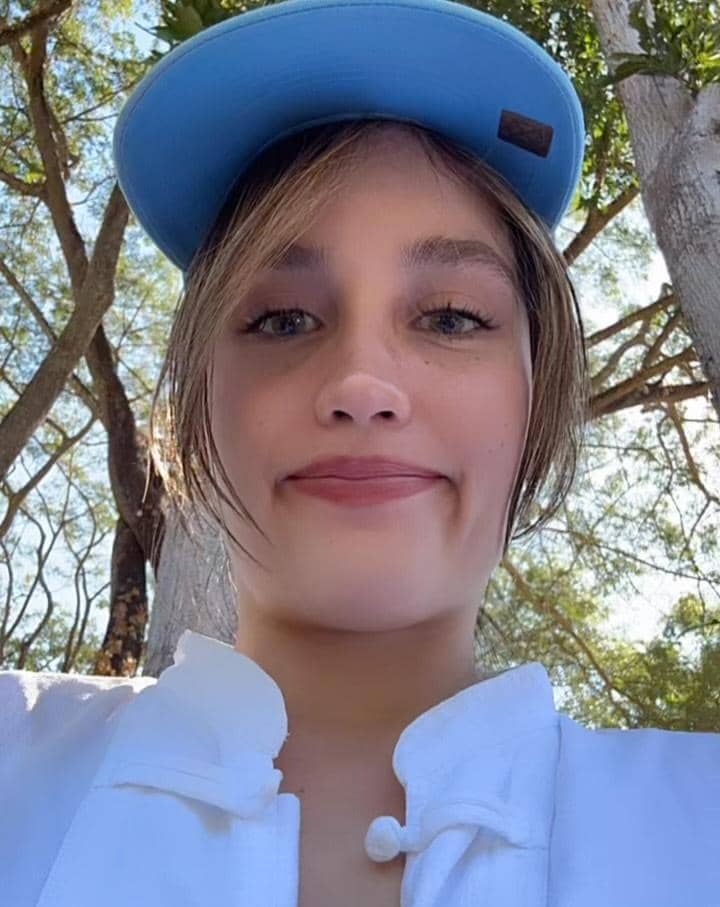 Cinta Laura ikut meditasi di Thailand.