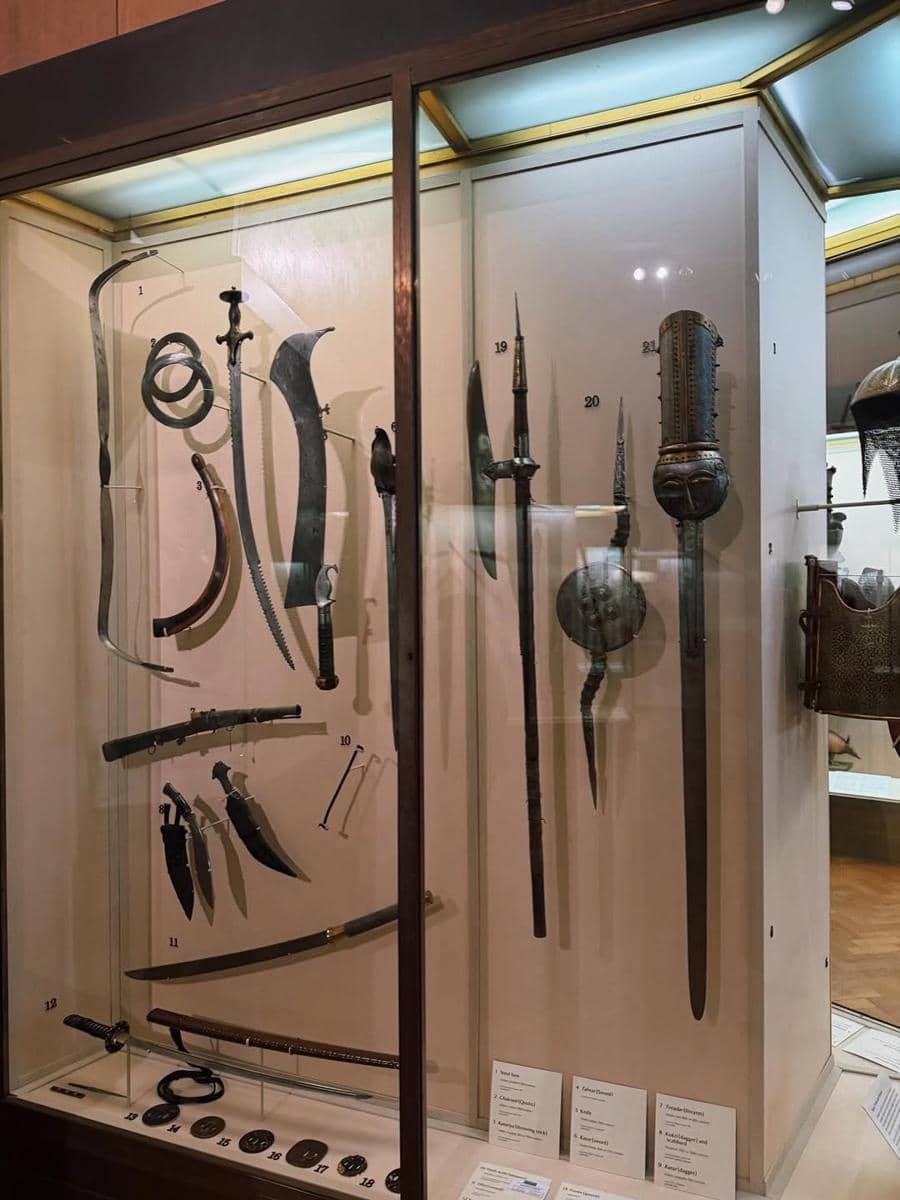 Ghea Youbi saat mengunjungi museum Fitzwilliam di Cambridge.