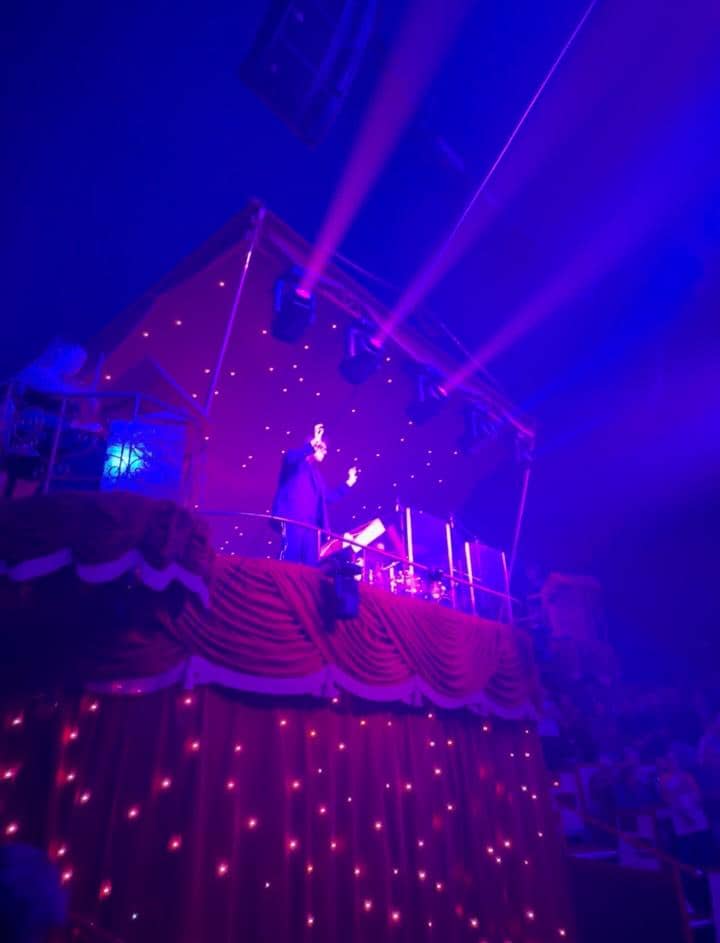 Shandy Aulia dan Claire nonton sirkus di Zurich.