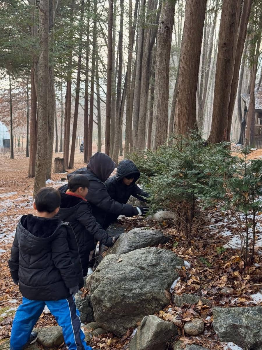 Keluarga Zaskia Adya Mecca jalan-jalan di Pulau Nami.