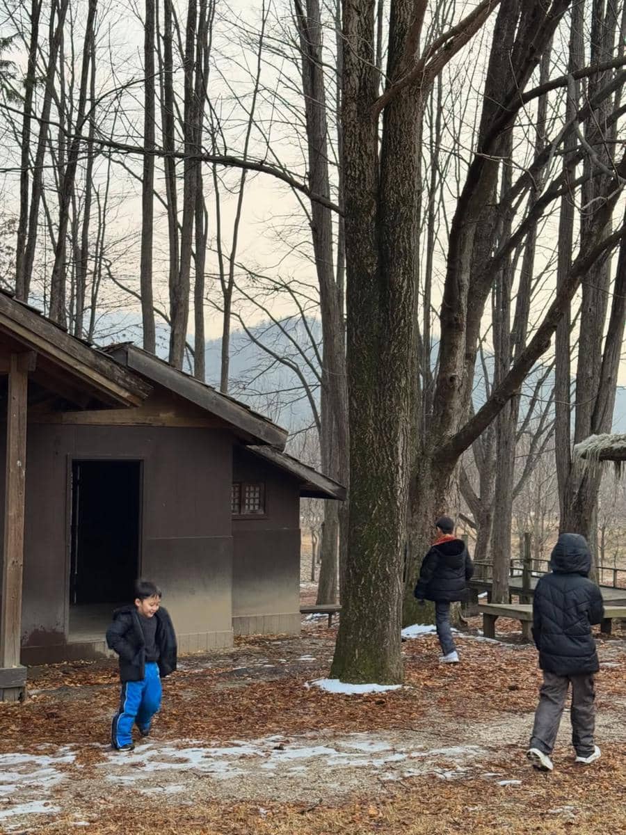 Keluarga Zaskia Adya Mecca jalan-jalan di Pulau Nami.