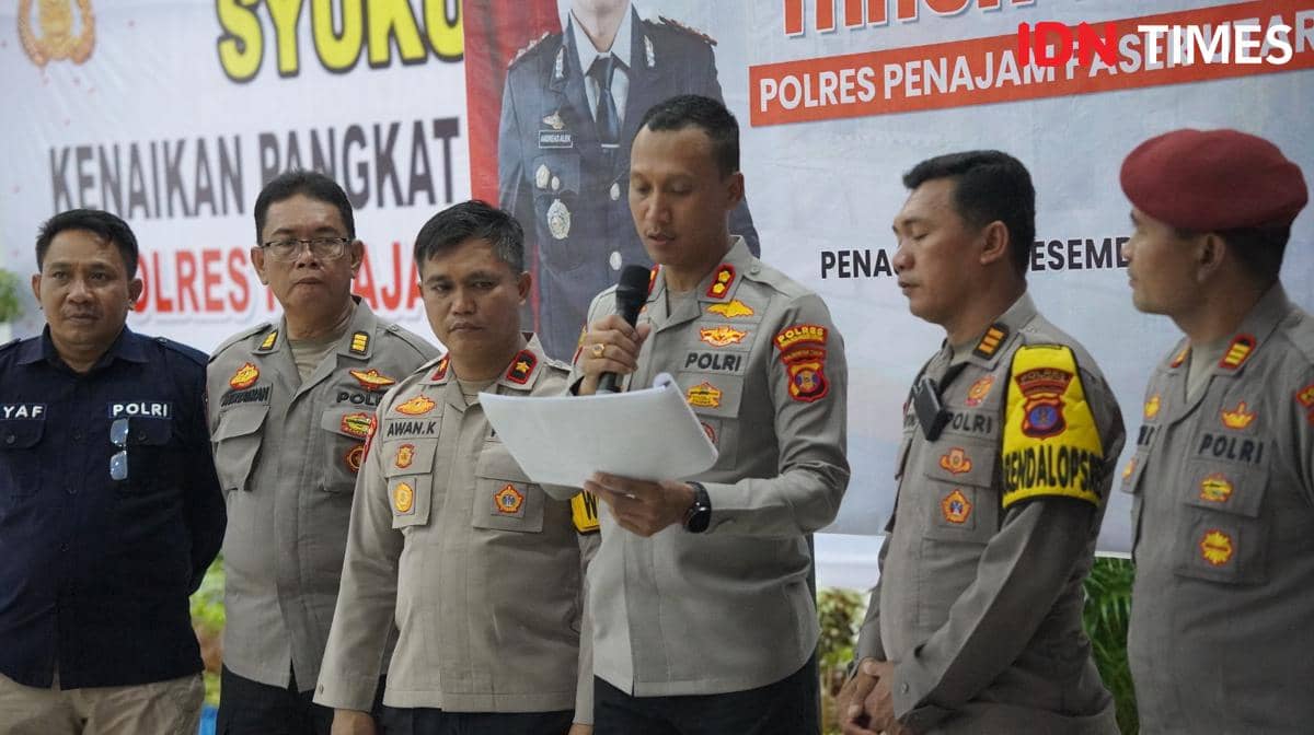 Kapolres PPU AKBP Andreas Alek Danantara didamping PJU Polres beri keterangan pers