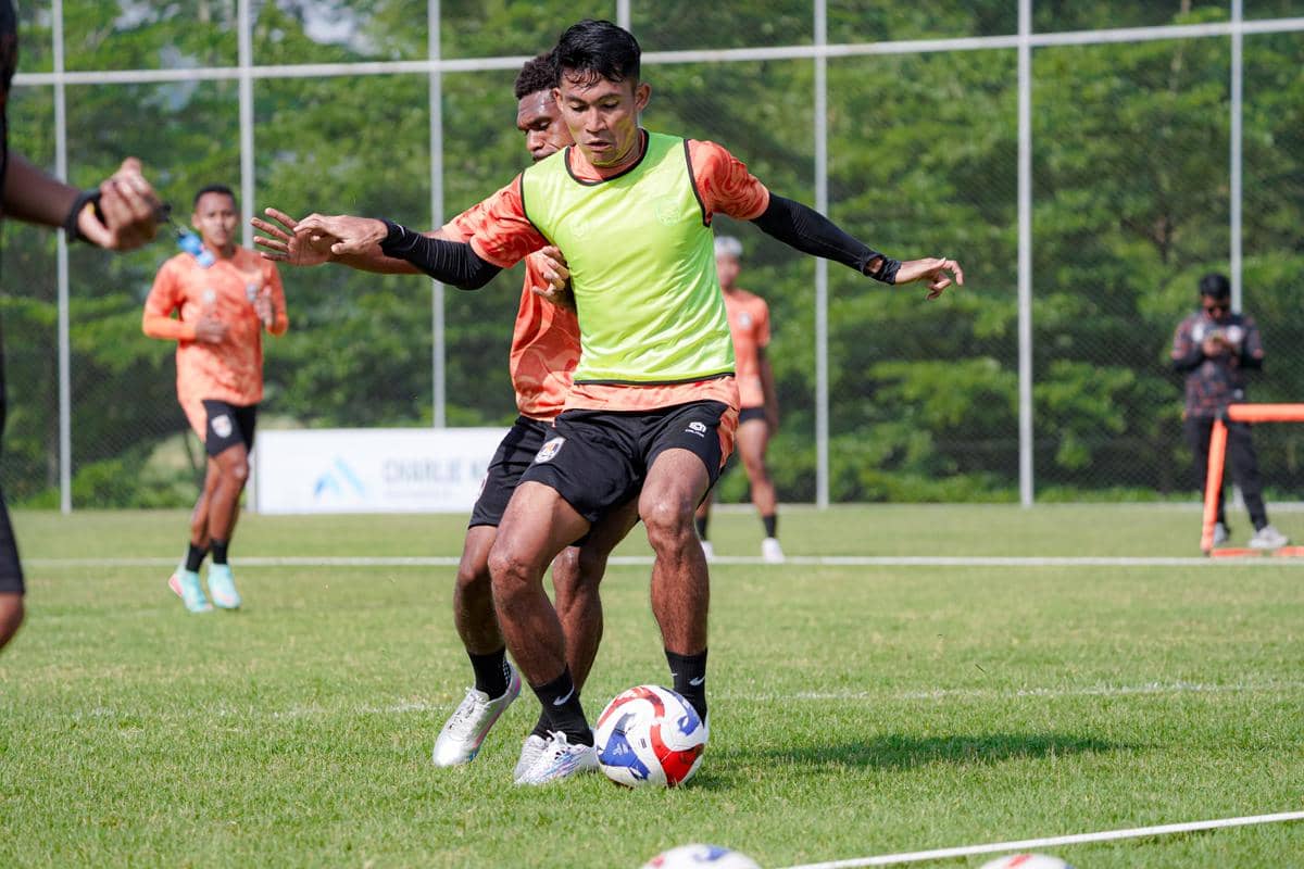 Pemain gelandang Kendal Tornado FC, Aprianto