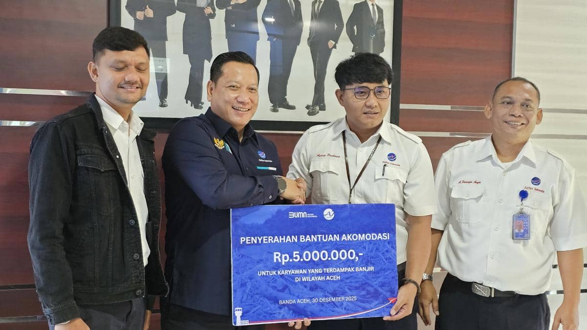Pemberian bantuan kepada pegawai AirNav Indonesia yang terdampak banjir