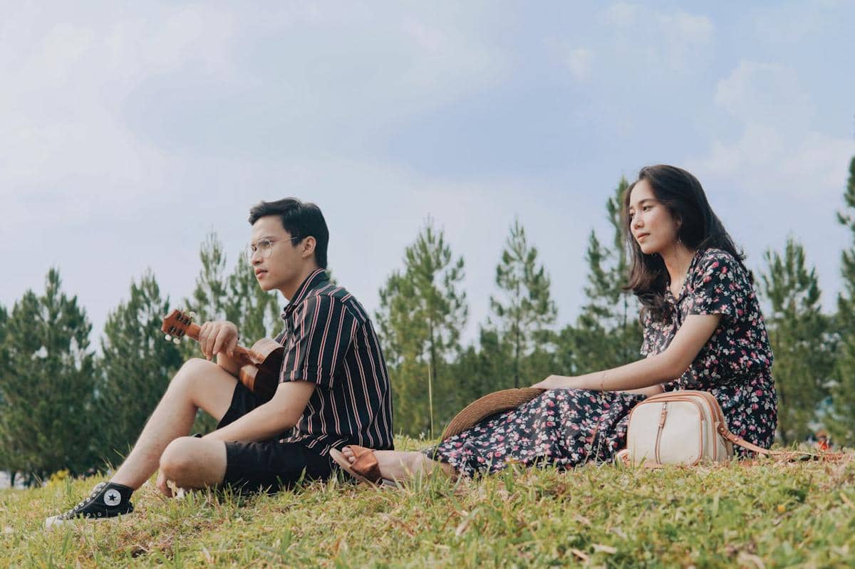 ilustrasi pasangan piknik 