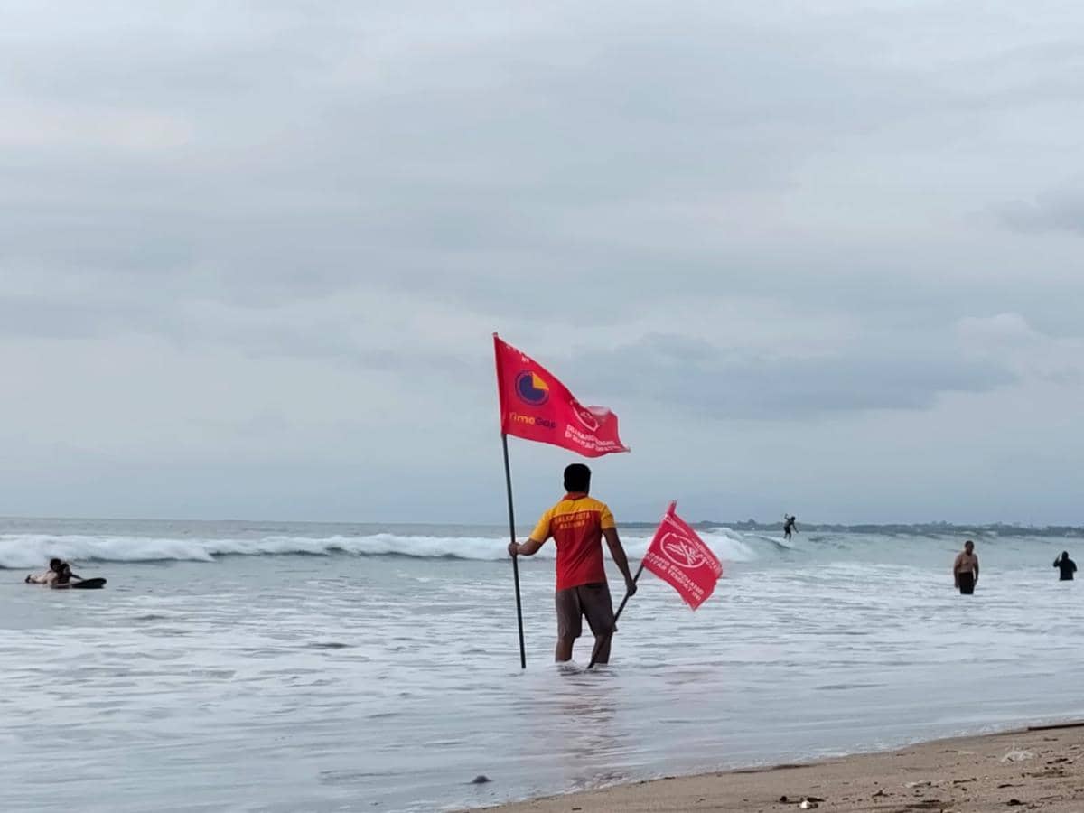 2 Bocah Hilang Terseret Arus Pantai Kuta, SAR Lakukan Pencarian