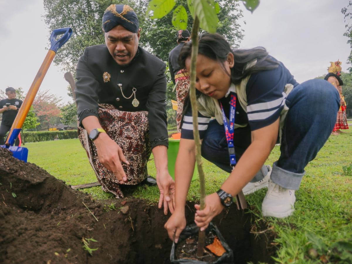Penyambutan wisatawan pertama di taman wisata candi, Kamis (1/1/2026)