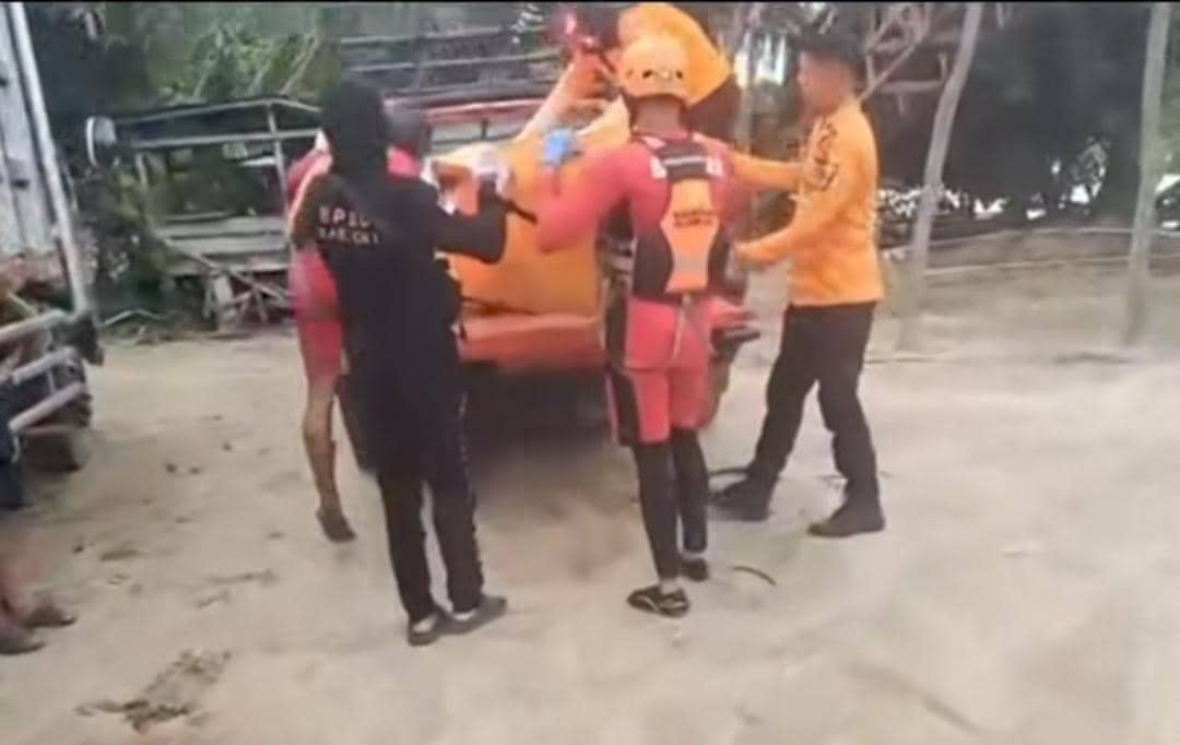 Proses evakuasi korban tenggelam di Sungai Komering