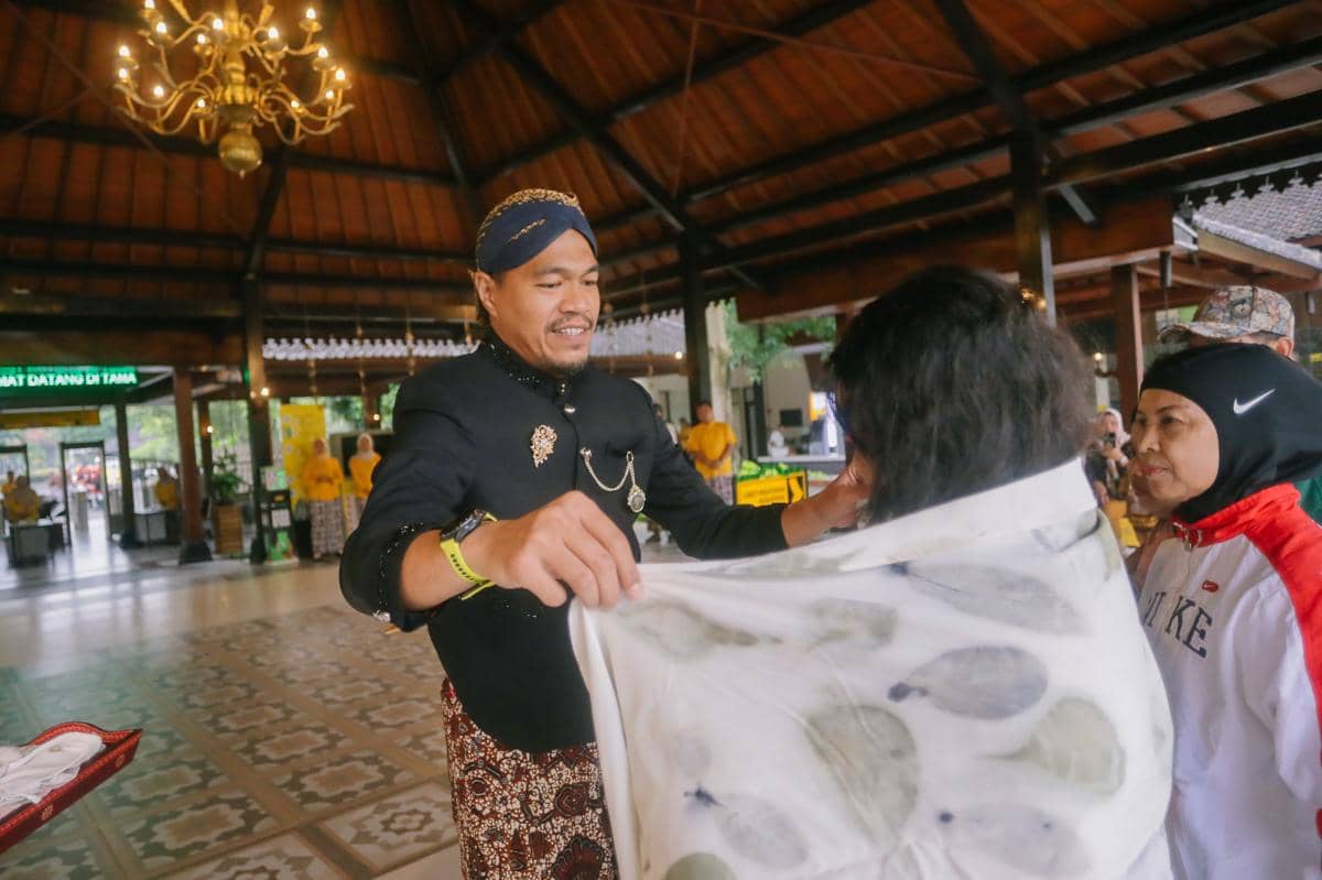 Penyambutan wisatawan pertama di taman wisata candi, Kamis (1/1/2026).