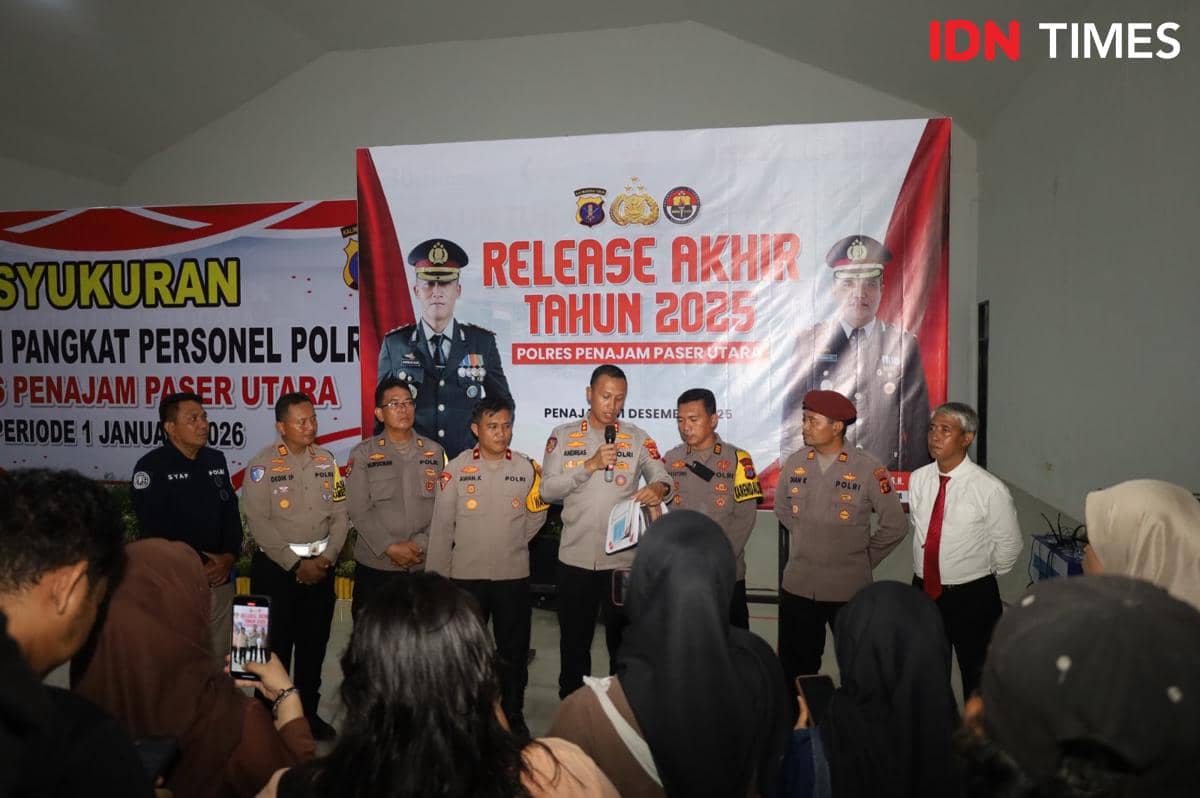 Kapolres PPU AKBP Andreas Alek Danantara didamping PJU Polres beri keterangan pers (IDN Times/istimewa)