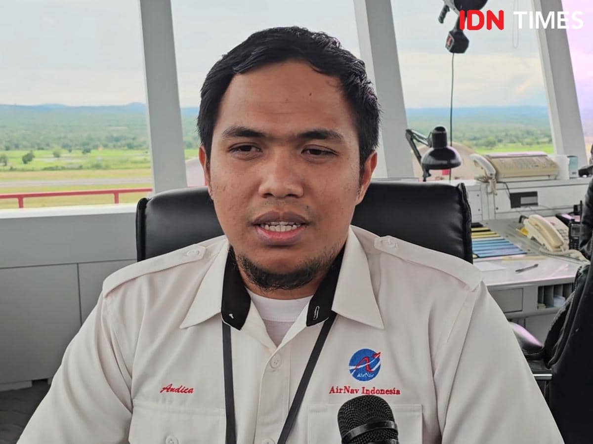Andica, personel unit ACO (aeronautical communication officer) AirNav Indonesia Cabang Banda Aceh