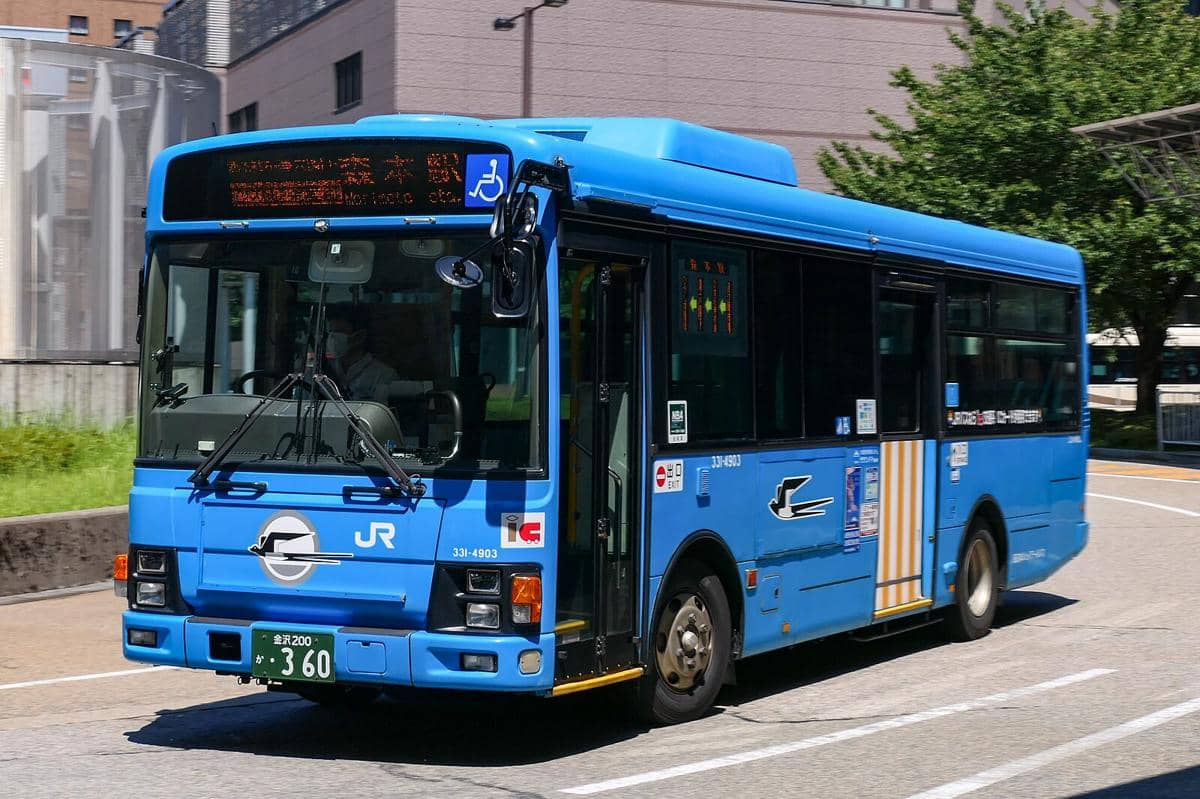 ilustrasi bus di Jepang