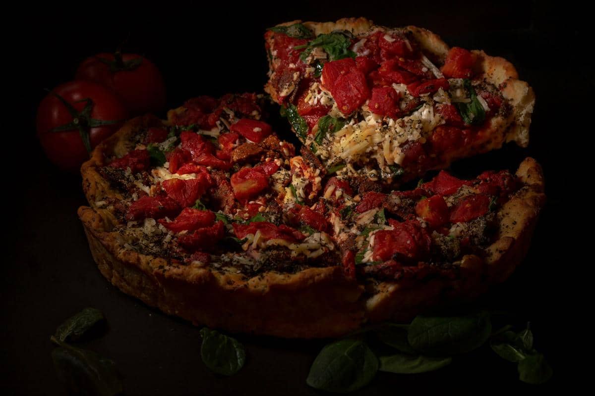 ilustrasi deep dish pizza savory