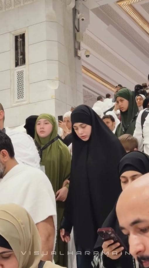 Celine Evangelista Umrah Bersama Keempat Anaknya (instagram.com/celine_evangelista)