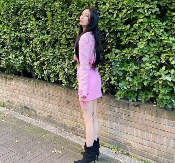 Nana berpose cantik. 