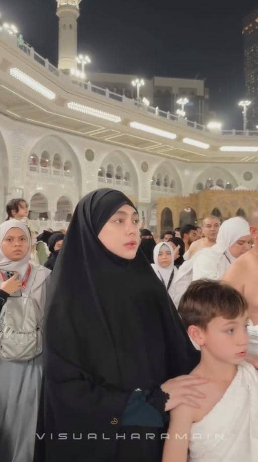 Celine Evangelista Umrah Bersama Keempat Anaknya (instagram.com/celine_evangelista)