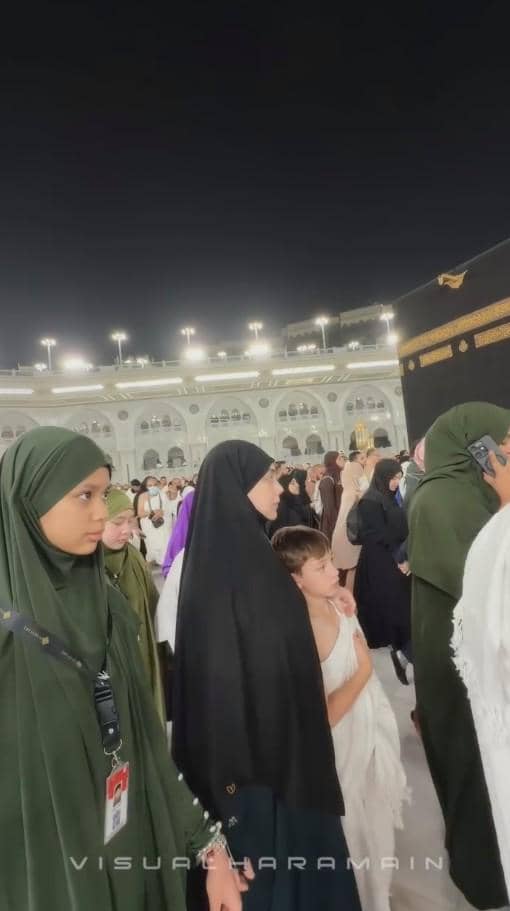 Celine Evangelista Umrah Bersama Keempat Anaknya (instagram.com/celine_evangelista)