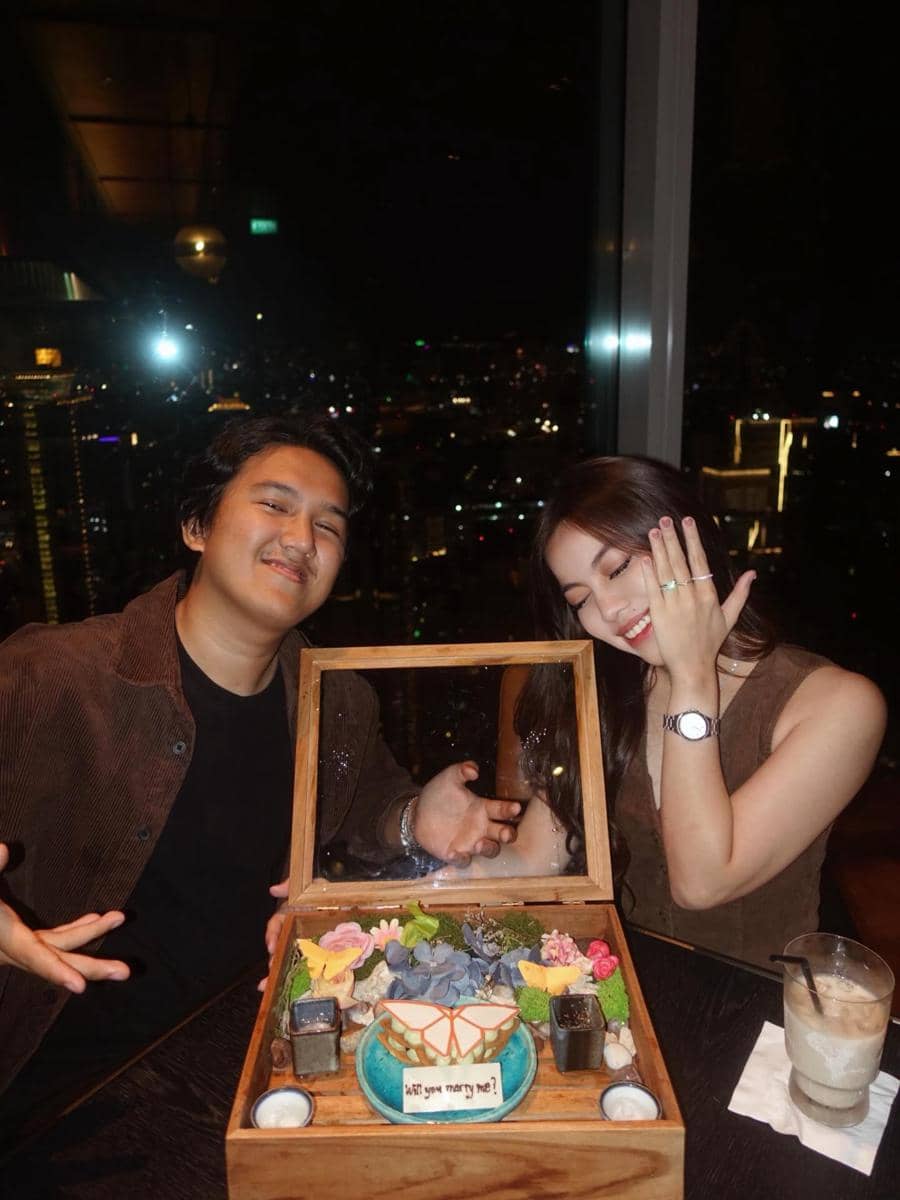 Frislly Herlind Dilamar Romantis saat Tahun Baru (instagram.com/itsme.frisllyherlind)