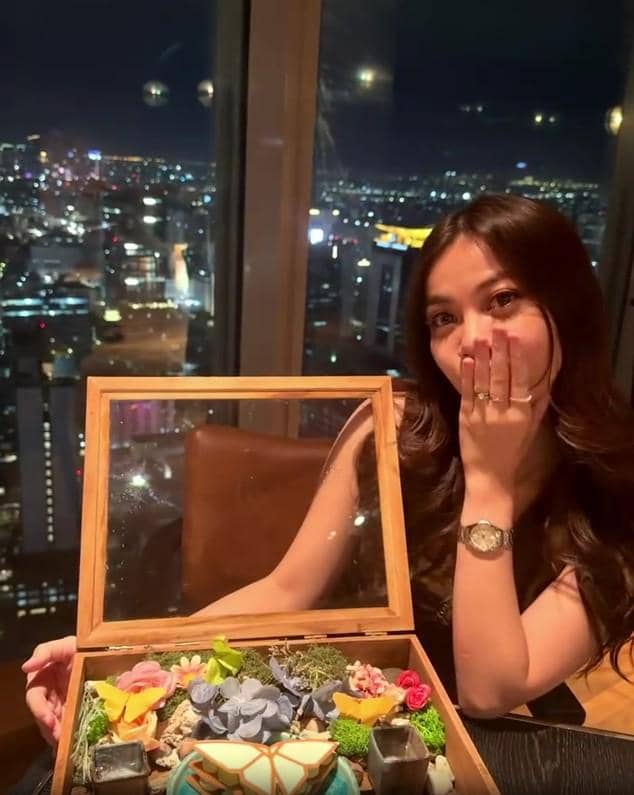 Frislly Herlind Dilamar Romantis saat Tahun Baru (instagram.com/itsme.frisllyherlind)