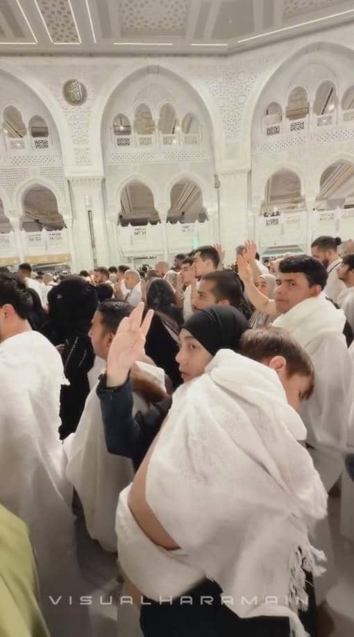 Celine Evangelista Umrah Bersama Keempat Anaknya (instagram.com/celine_evangelista)