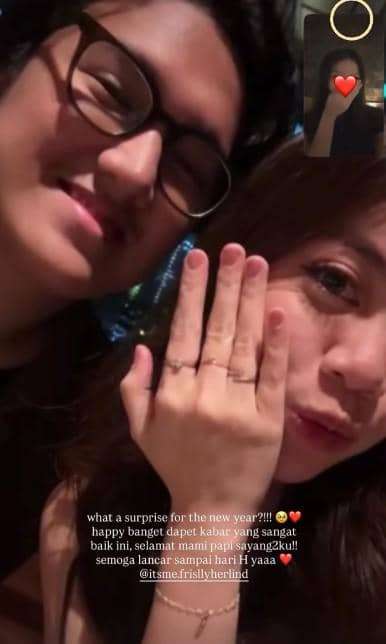 Frislly Herlind Dilamar Romantis saat Tahun Baru (instagram.com/itsme.frisllyherlind)