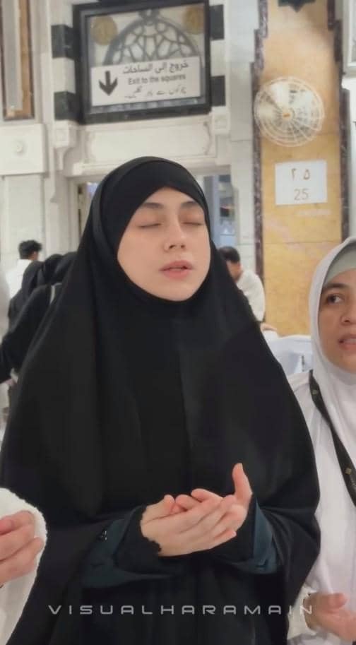 Celine Evangelista Umrah Bersama Keempat Anaknya (instagram.com/celine_evangelista)
