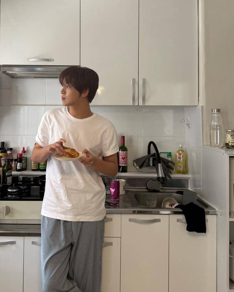 Outfit simple Haechan NCT