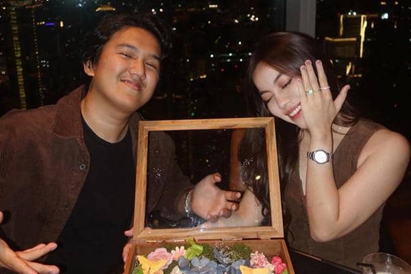 Frislly Herlind Dilamar Romantis saat Tahun Baru (instagram.com/itsme.frisllyherlind)