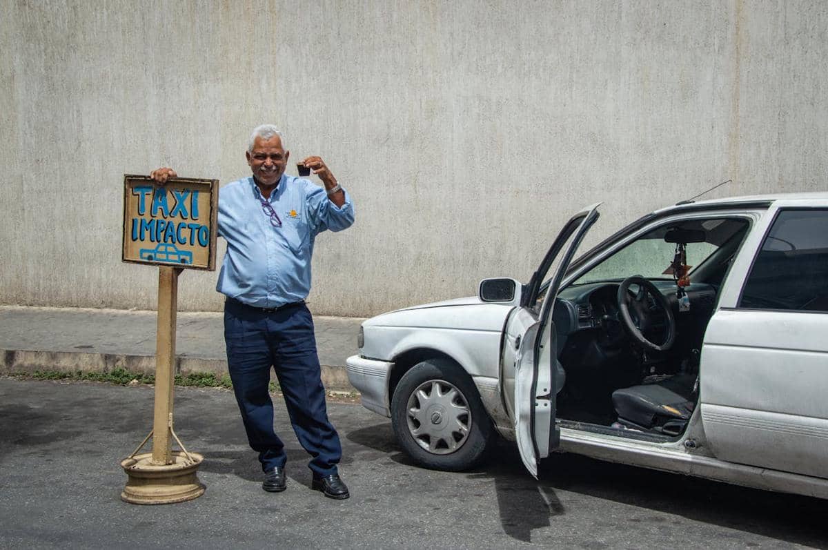 ilustrasi pengemudi taksi online