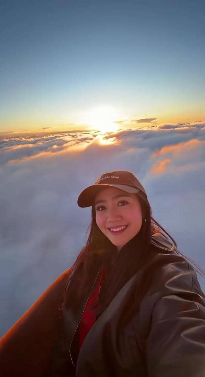 Febby Rastanty naik balon udara di Melbourne.